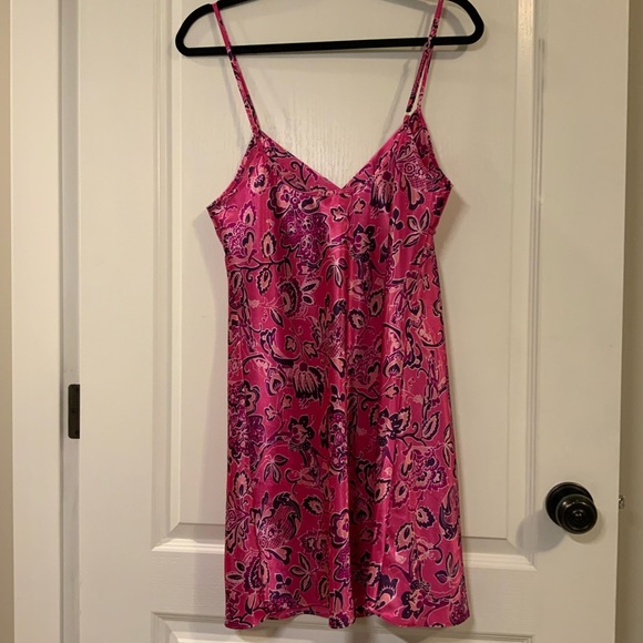 Woman’s Pretty Hot Pink Nighty - Picture 5 of 6